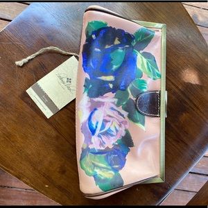 Patricia Nash clutch like new w/tags!